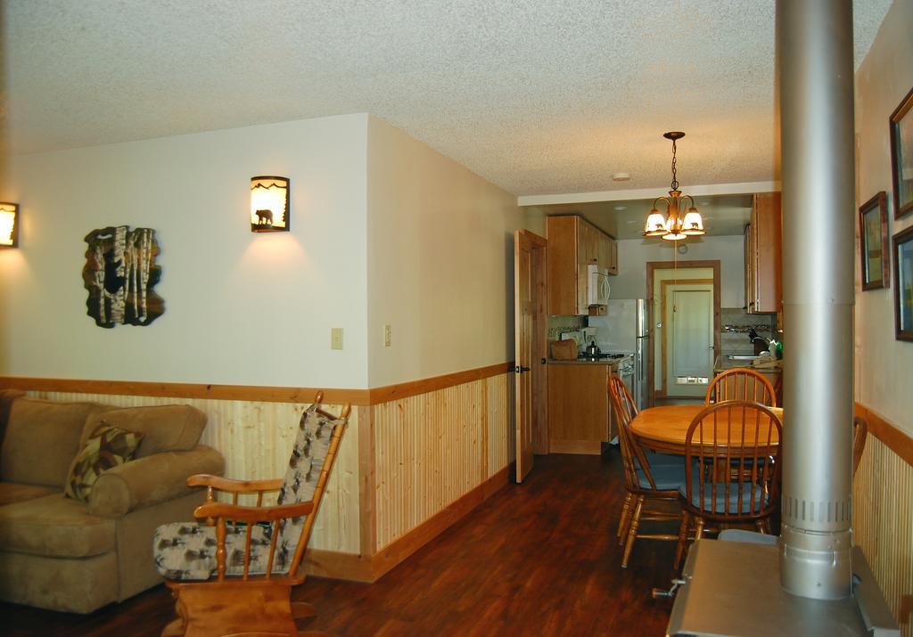 Chalet 78 Ox Yoke *