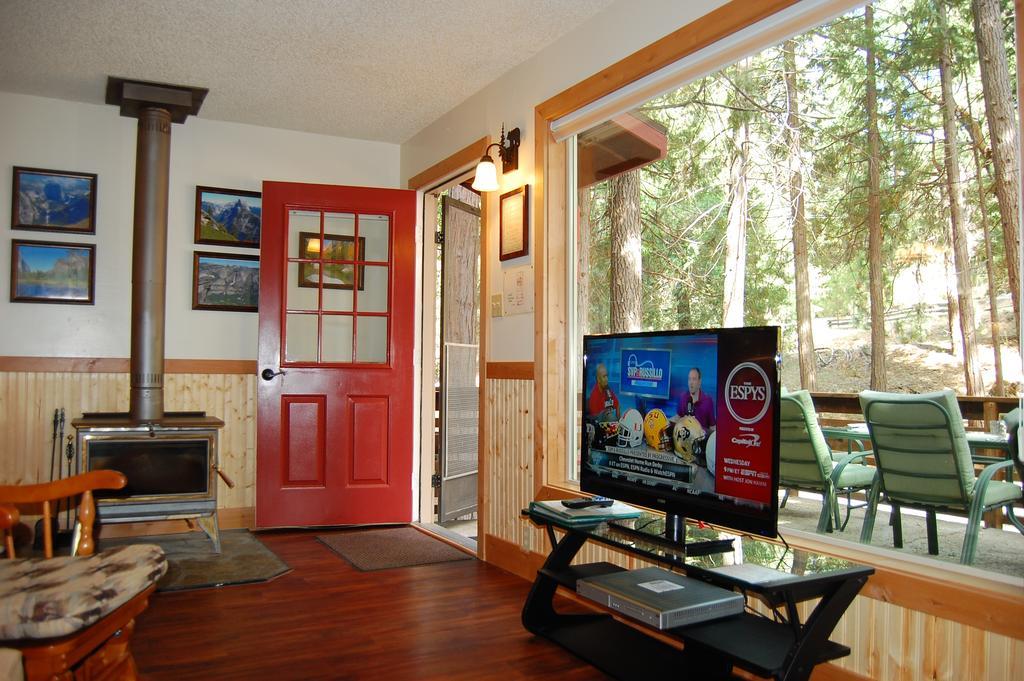 78 Ox Yoke Chalet Wawona
